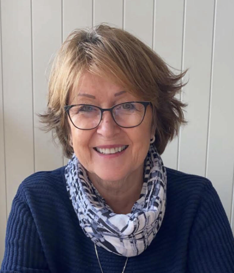 Gunn Bakke Brown style=